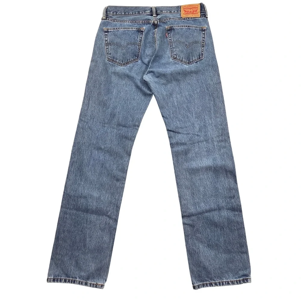 Levis excellent lightly